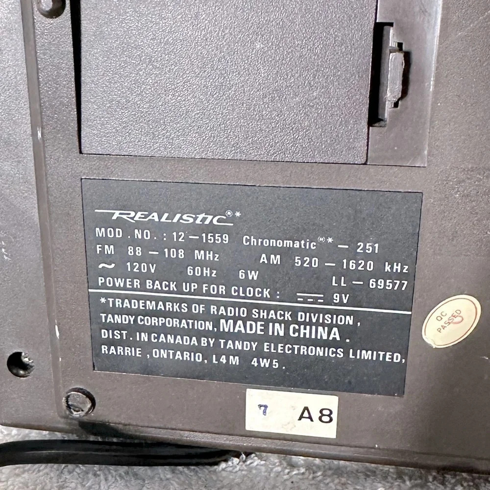 Vintage Realistic Digital Clock Radio For Parts - Picture 11 of 14